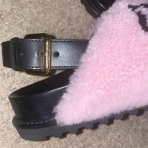 LOUIS VUITTON Paseo Comfort Sandals - Picture 10 of 10